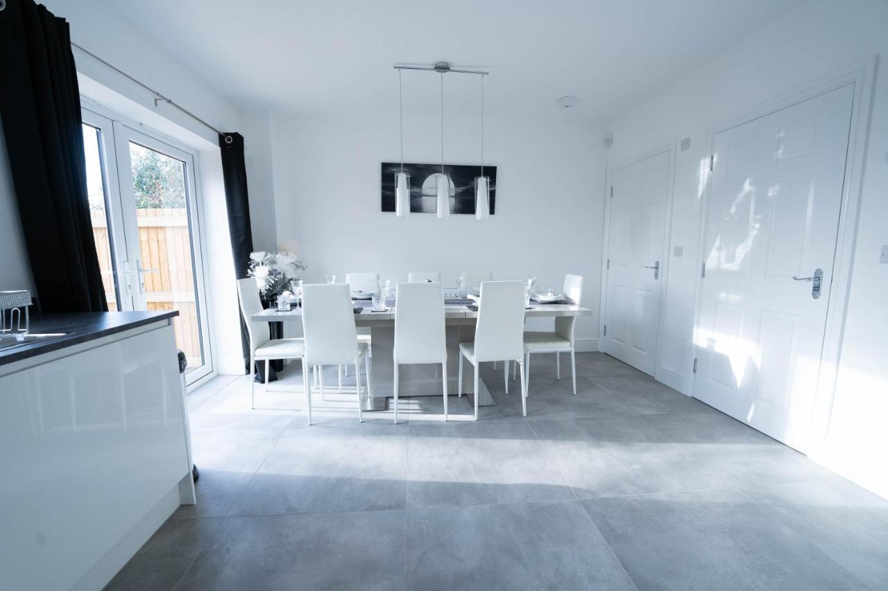 Entire Modern Home With Private Parking For 6/8 Persons Worksop Exterior foto